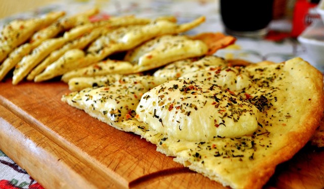 Как приготовить: Итальянский деревенский хлеб фокачча (фокача) — рецепт и советы от Бабушки Эммы
