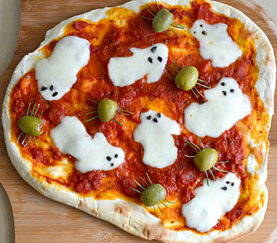 Пицца на хеллоуин в дровяной печи
