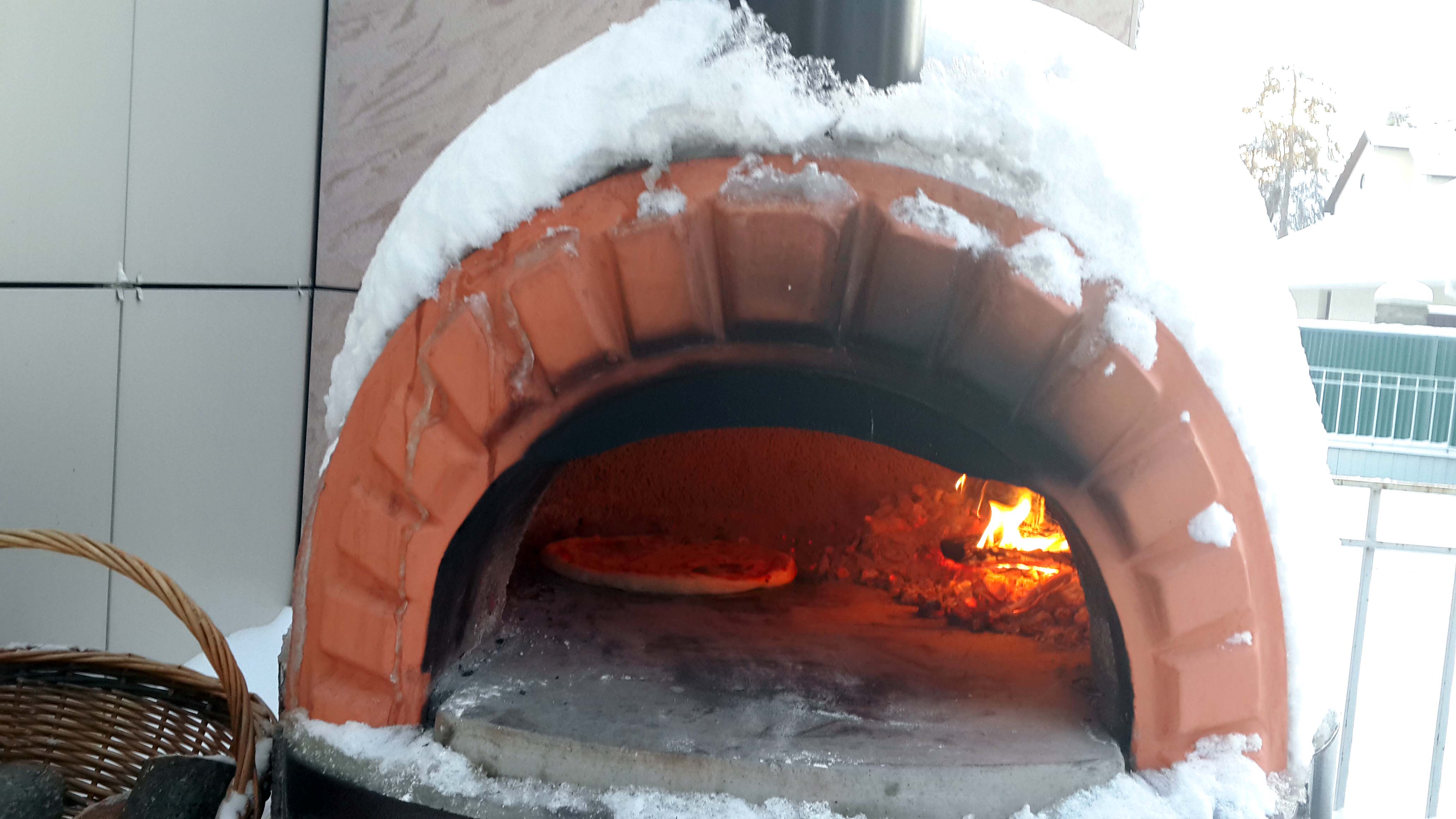 Печь для пиццы зимой